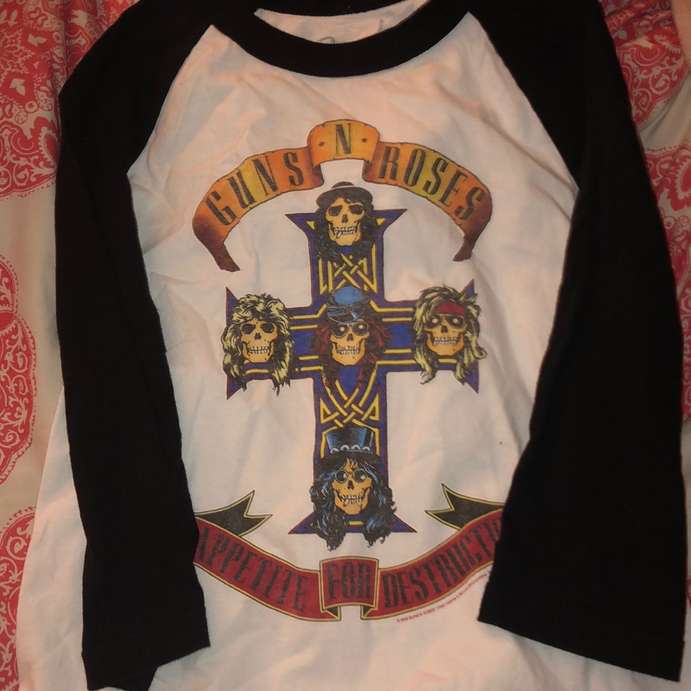 black and white guns and roses tee